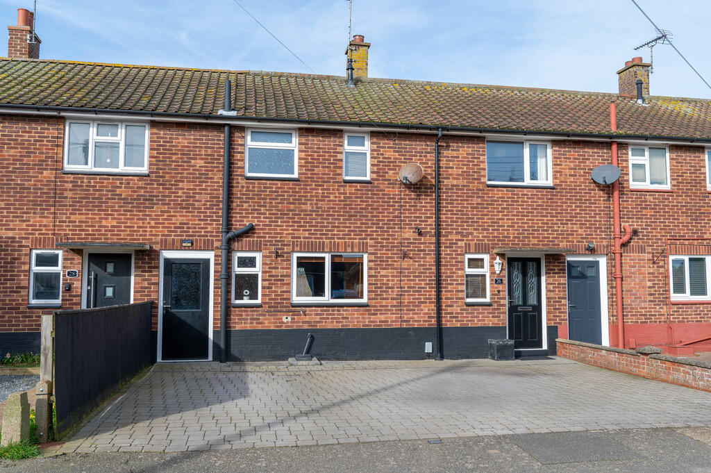 3-bed terraced on Kingsfleet Road, Felixstowe, £270,000