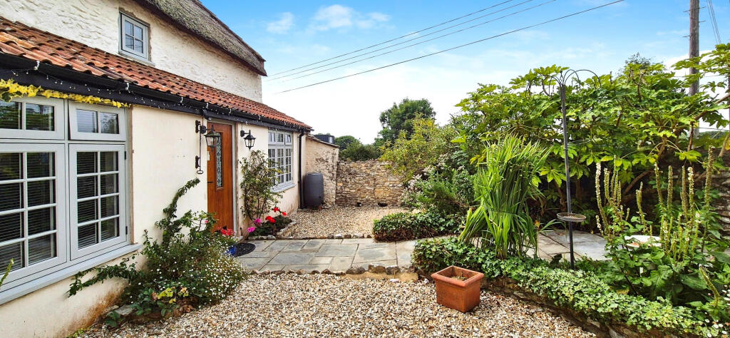 5-bed detached on Old Smithy Newtown, Chard, TA20 3TF, £650,000