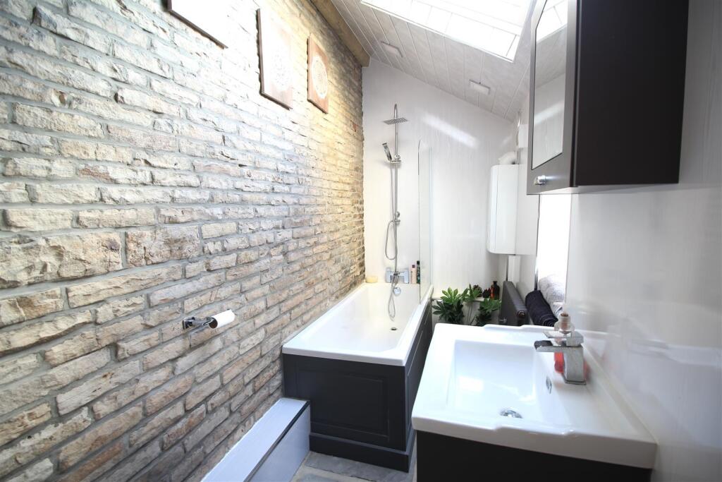 House in Bradford - View 3