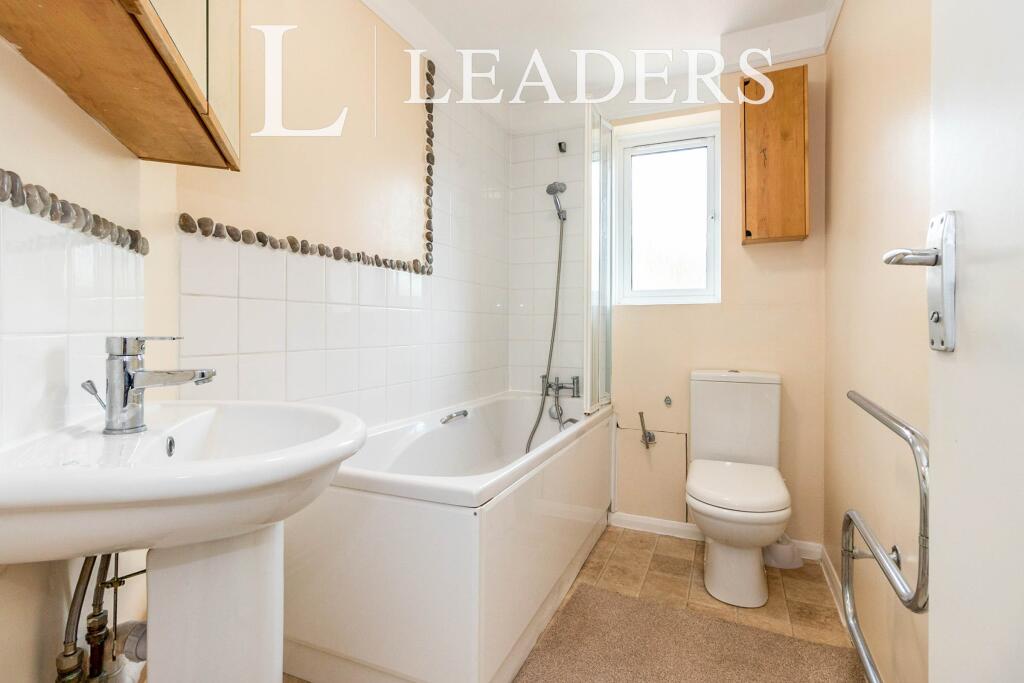 Apartment in London, Water Gardens, Benhilton - View 5