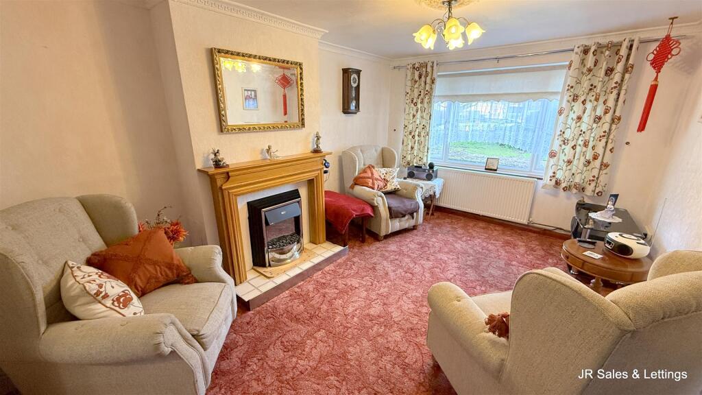 Downfield Road, Central Cheshunt photo 2