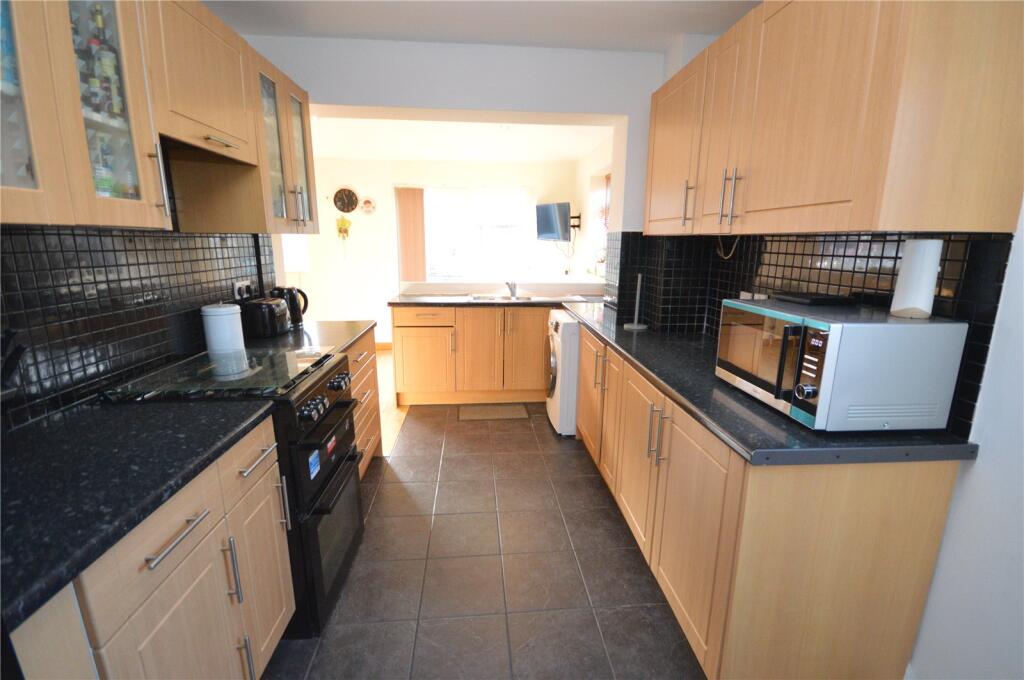 Harveys Hill, Luton, Bedfordshire, LU2 photo 2