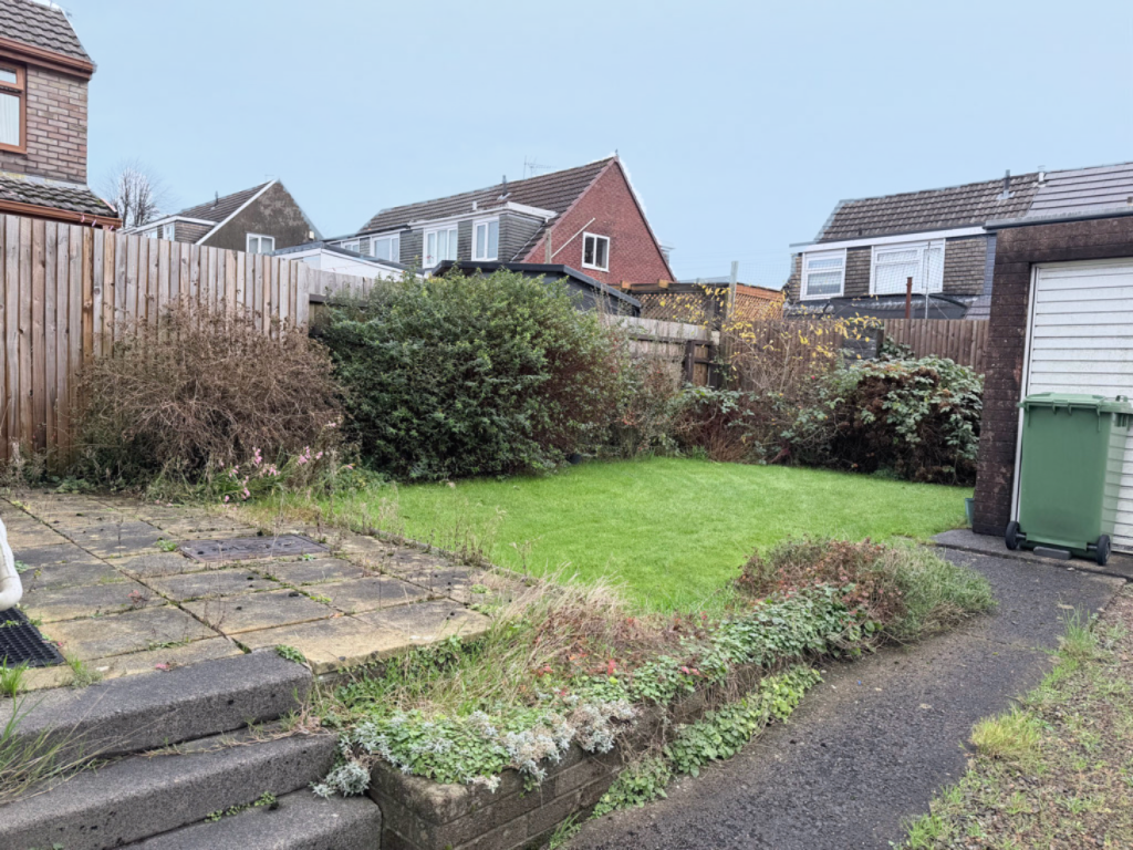 Carmarthen Drive, Tonteg, Pontypridd photo 3