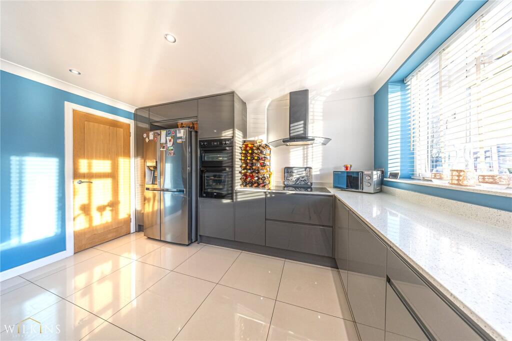 Camp Hill Road, Nuneaton, Warwickshire, CV10 photo 4