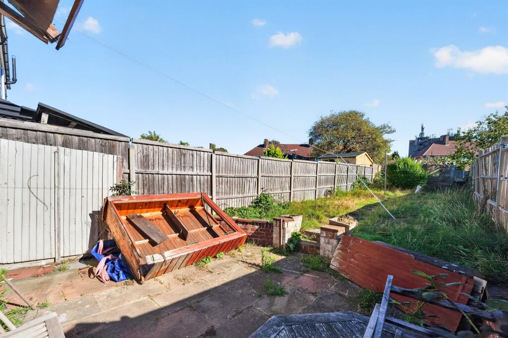 House in London, Morden - View 4