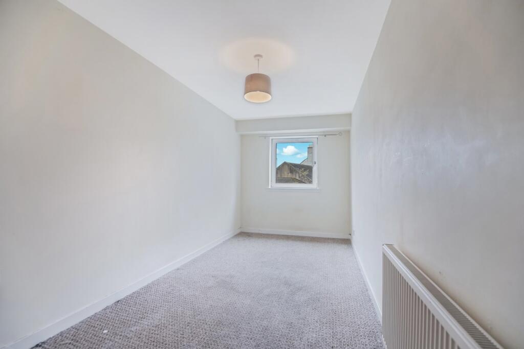 Apartment in Paisley, Renfrewshire - More