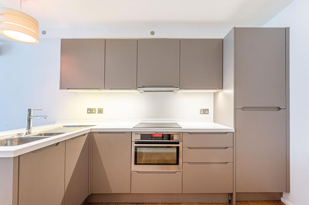 Apartment in London - View 2