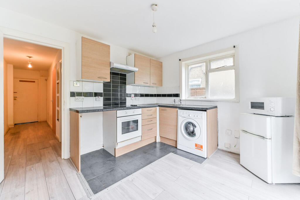 Main image of property: Lodge Road, CR0 2PB, Croydon, CR0