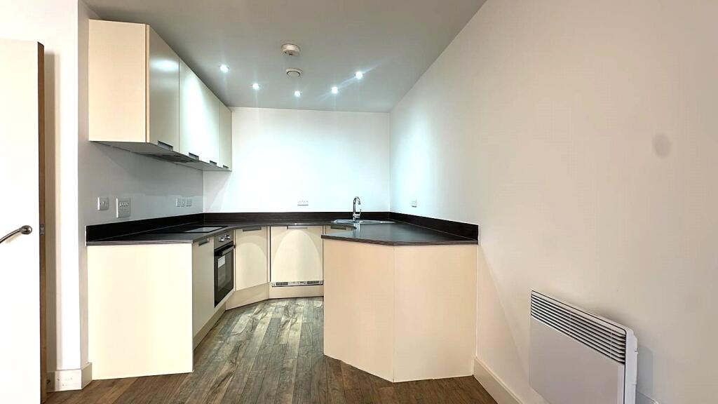 Apartment in Birmingham, Chinese Quarter, Digbeth - View 3