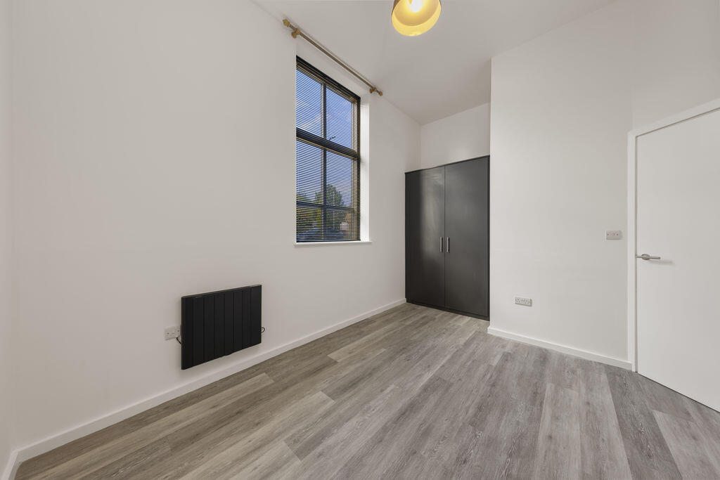 Apartment in Chesterfield, Derbyshire - View 4