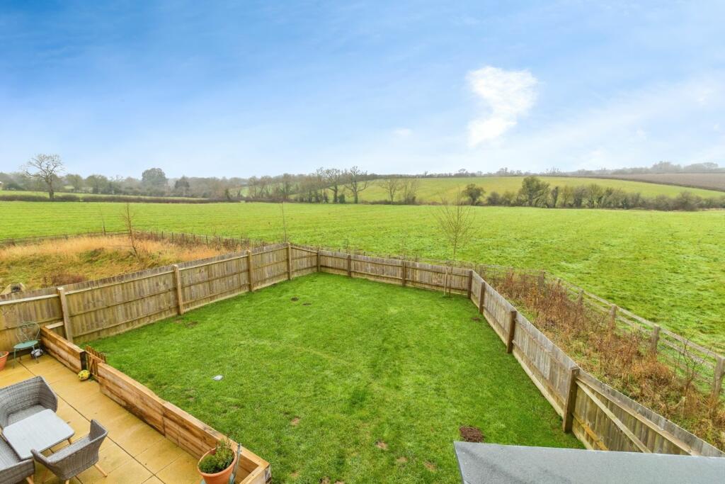 Cherry Leas, Great Horwood, Milton Keynes, MK17 photo 4
