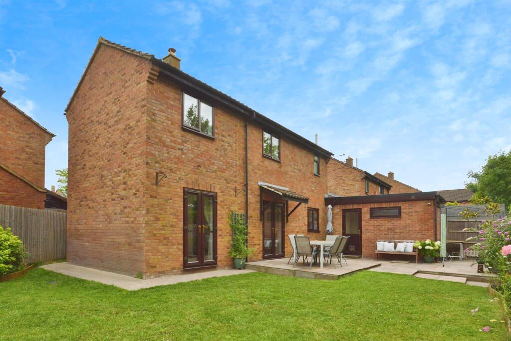 Trueman Place, Oldbrook, MILTON KEYNES photo 2