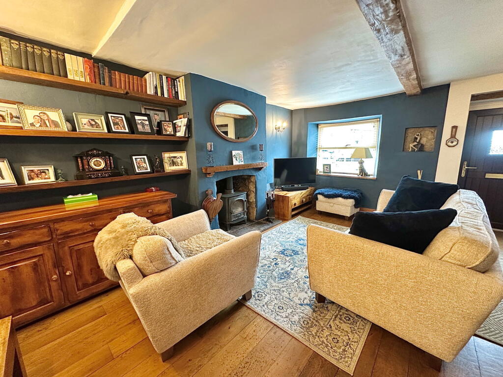 House in Hardingstone, West Northamptonshire - View 2