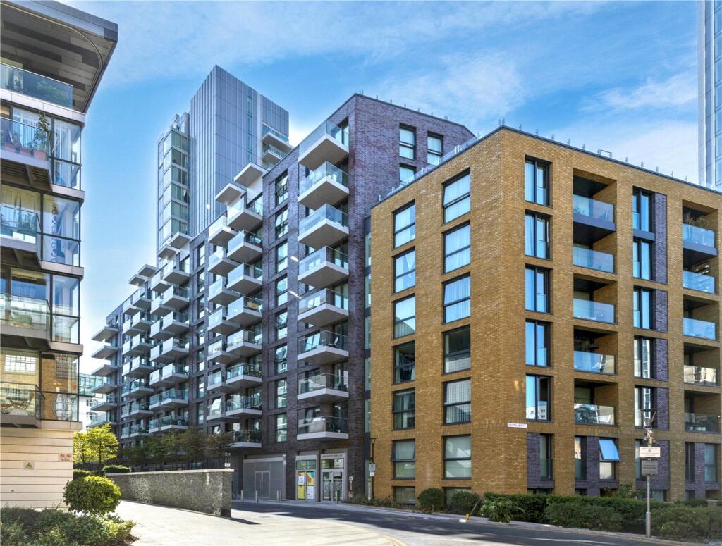 2-bed flat on Bridle Mews, London, E1, £152,500