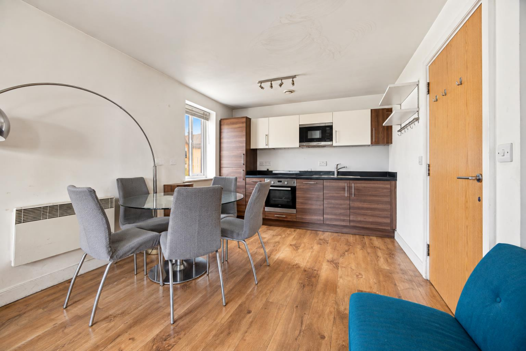 Apartment in Southall - View 2