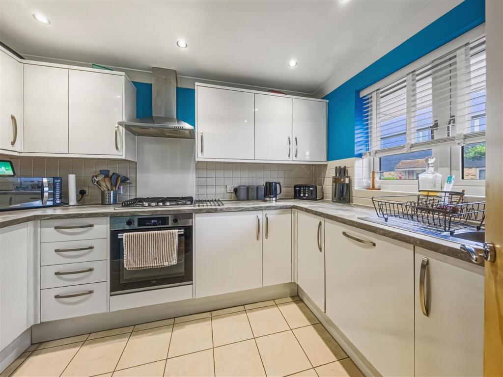 Neville Road, Herne Bay photo 4