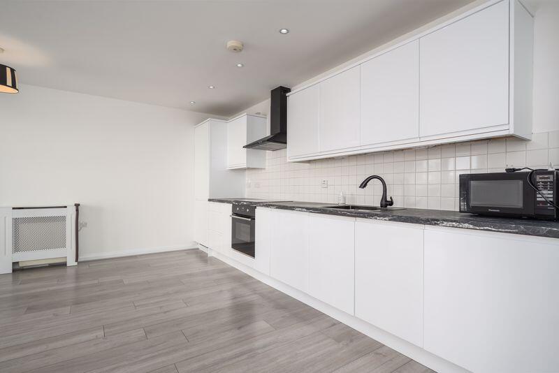 Apartment in Walton-on-Thames, Surrey - View 3