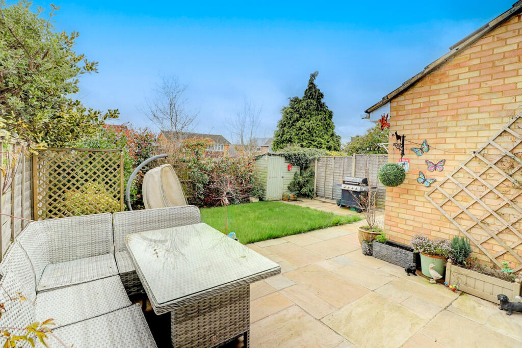 Hayfield Drive, Hazlemere, High Wycombe, Buckinghamshire, HP15 photo 4