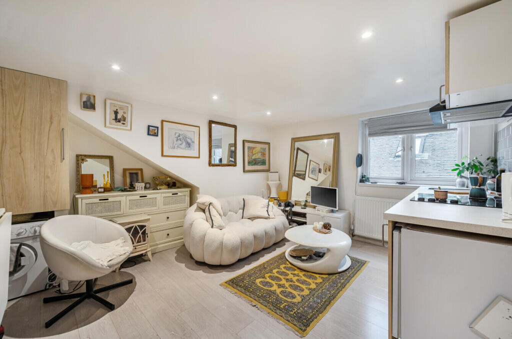 Main image of property: Streatham High Road, London, SW16
