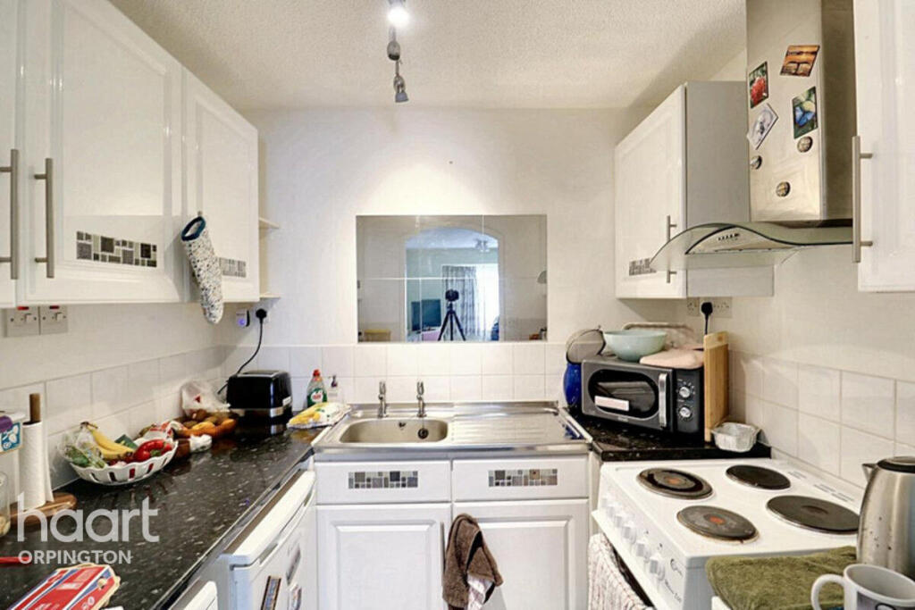 Apartment in Orpington, St Paul's Cray - More