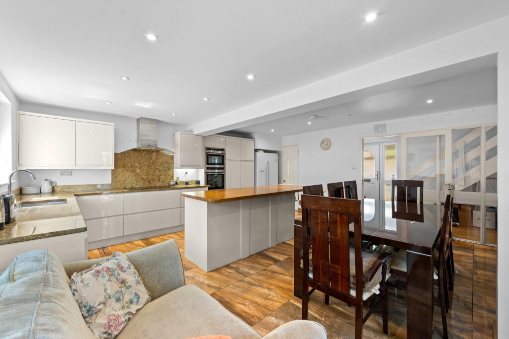 House in Croydon - View 4
