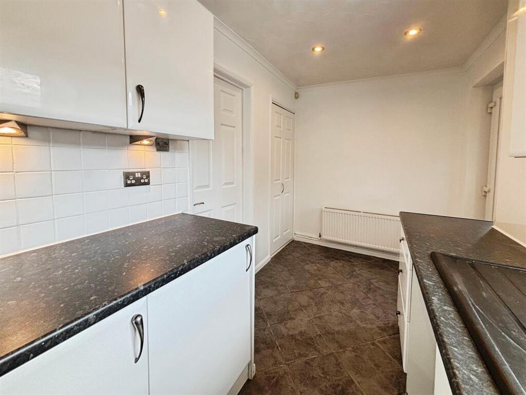House in Bradford, Clayton - View 5