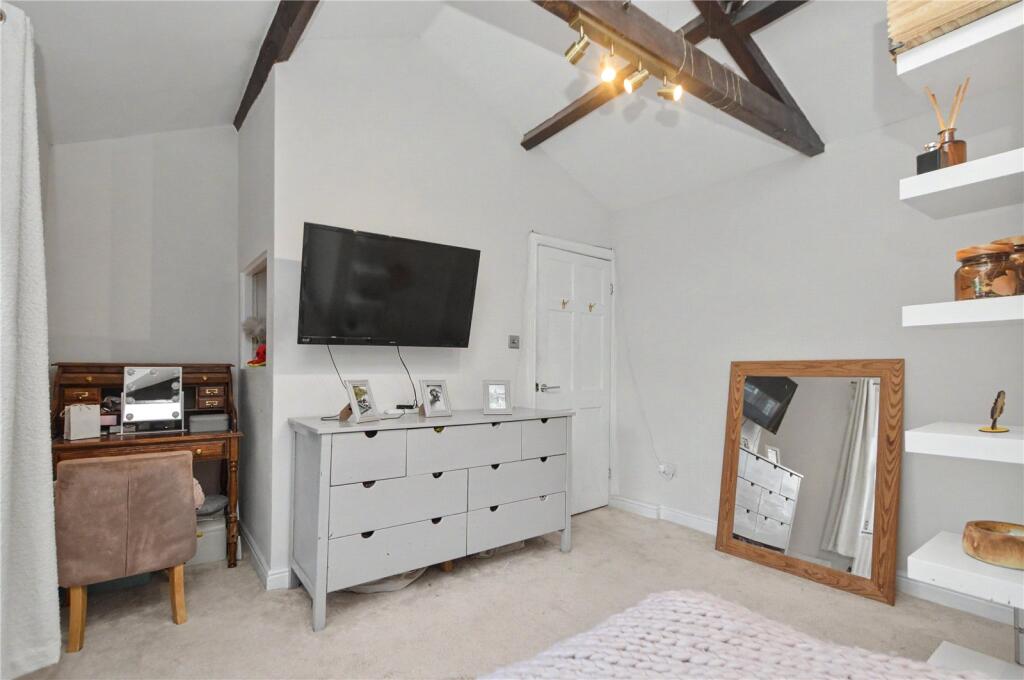House in Leeds, Rothwell Haigh, Stourton - More