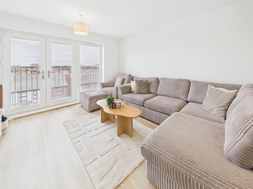 Apartment in Gloucester, The Waterfront, Linden - View 4