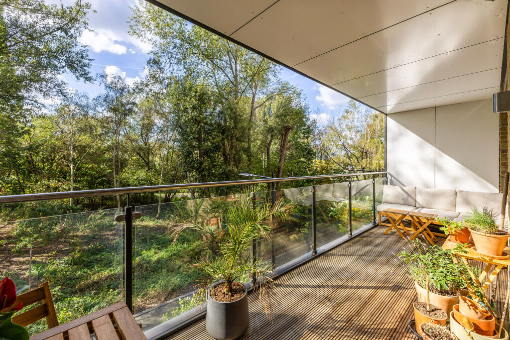 Main image of property: 36 Knaresborough Drive, London, SW18