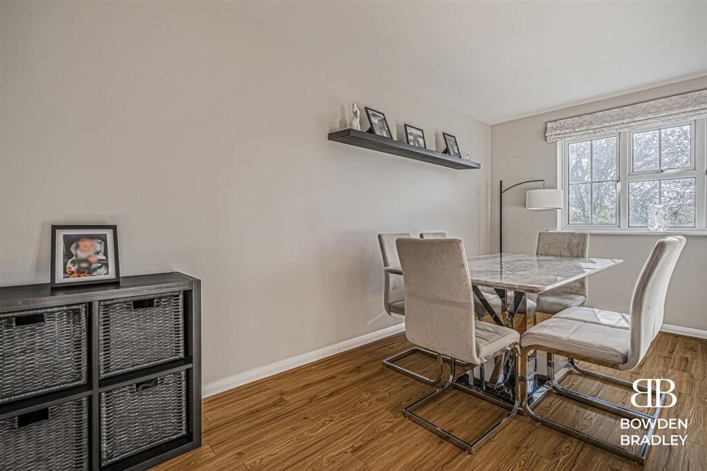 Apartment in Epping Forest, Chigwell - View 4