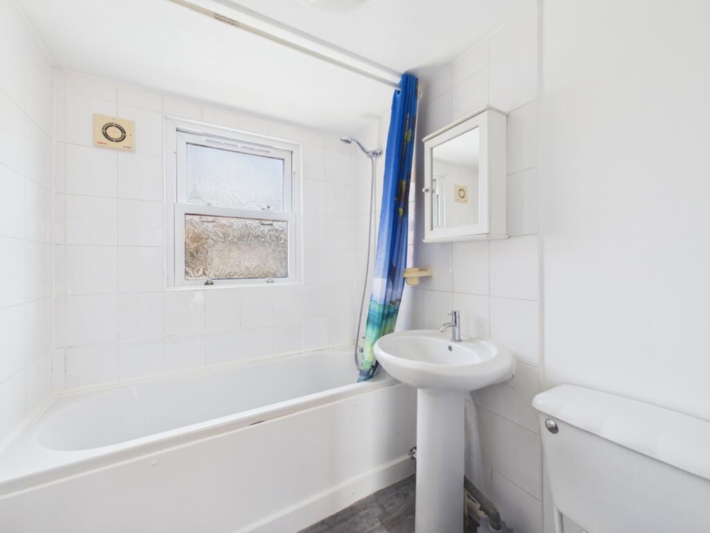 House in Gloucester, Gloucestershire - More