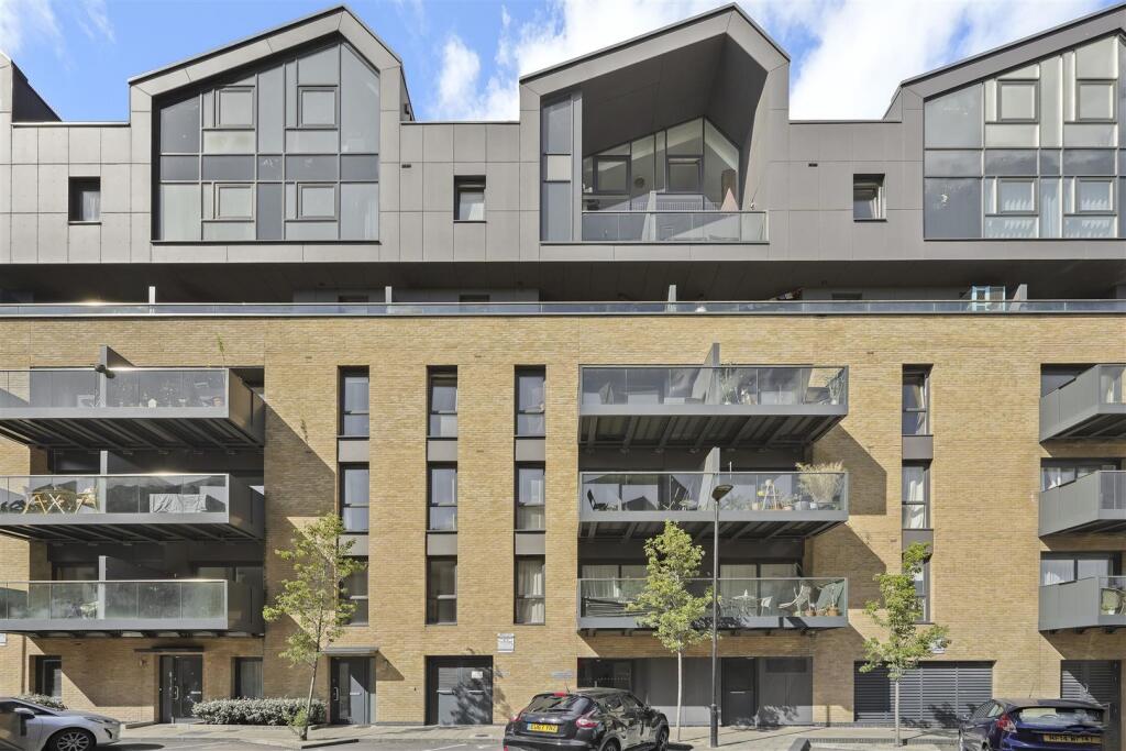 Main image of property: Collendale Road, London