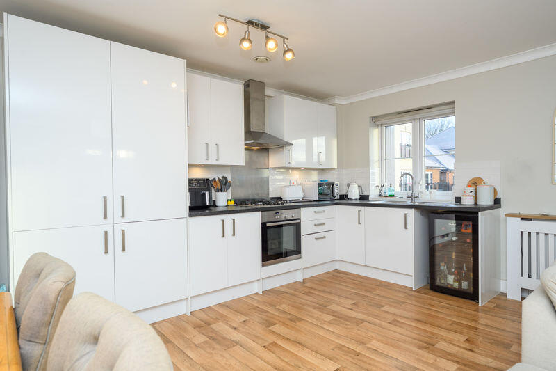 Apartment in Elmbridge, Hersham - View 5