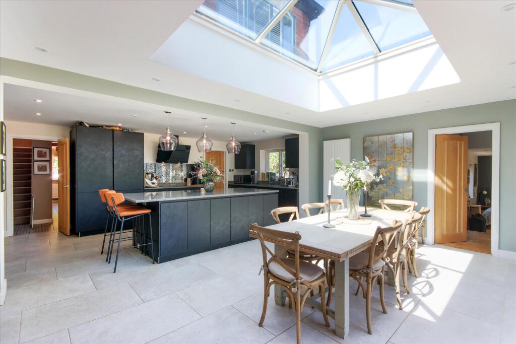 House in Tunbridge Wells, Broadwater Down - More