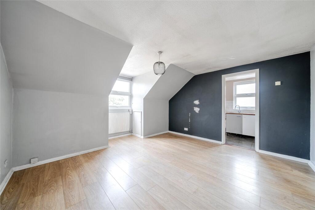 2-bed flat on Sandway Road, Orpington, £165,000