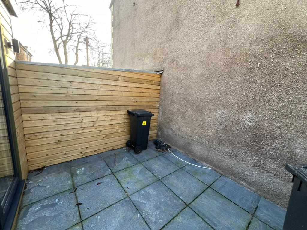 Apartment in Cardiff, Canton - View 2