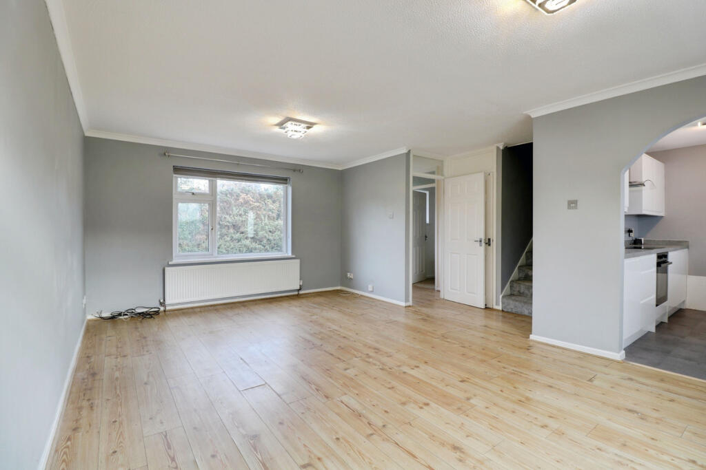 House in Southend-on-Sea, Eastwood - More