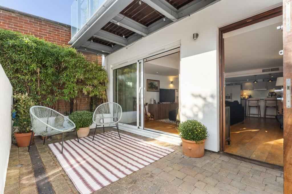 Apartment in London - More