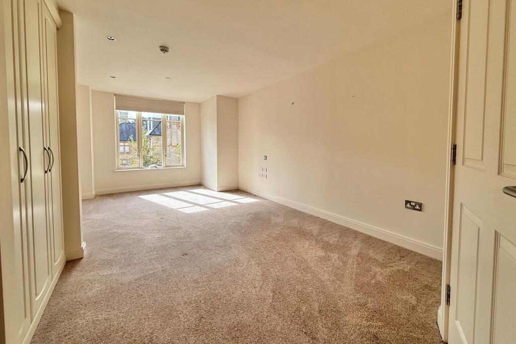 Apartment in Southampton - View 5