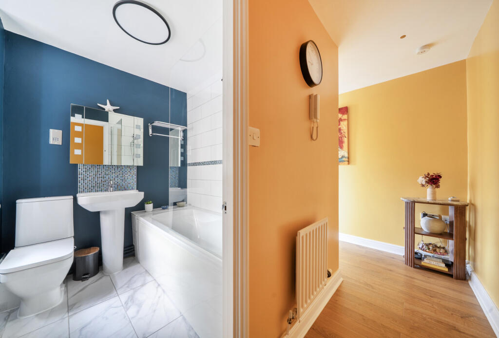 Apartment in Tunbridge Wells, Kent - View 4
