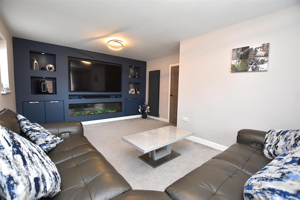 Penson Court, Summerhill, Wrexham photo 3