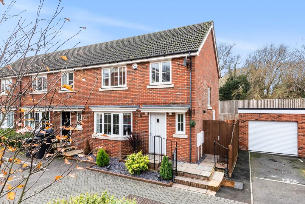 Main image of property: Cantium Place, Snodland