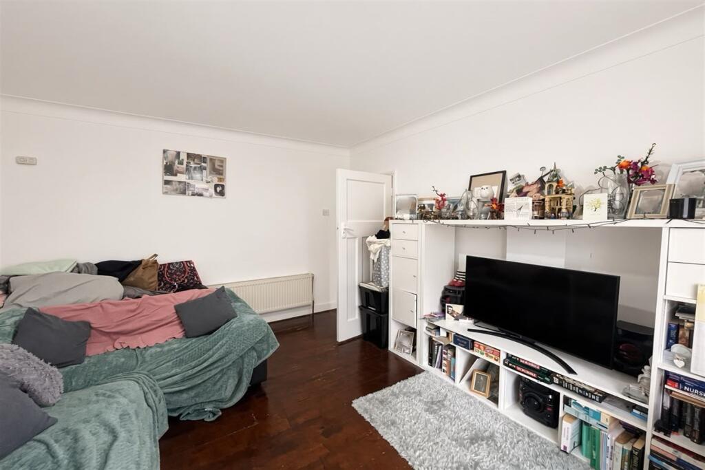 House in London - View 5