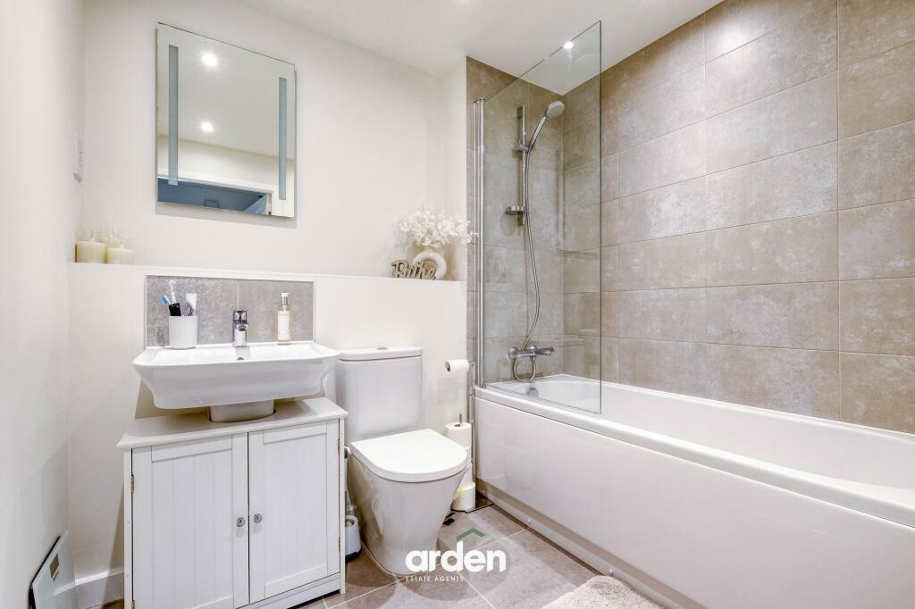 Apartment in Solihull, Cheswick Green - More