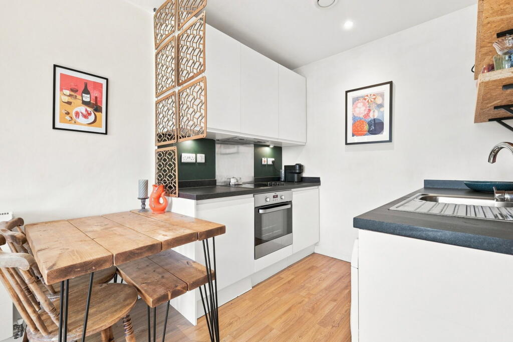 Apartment in London - View 5