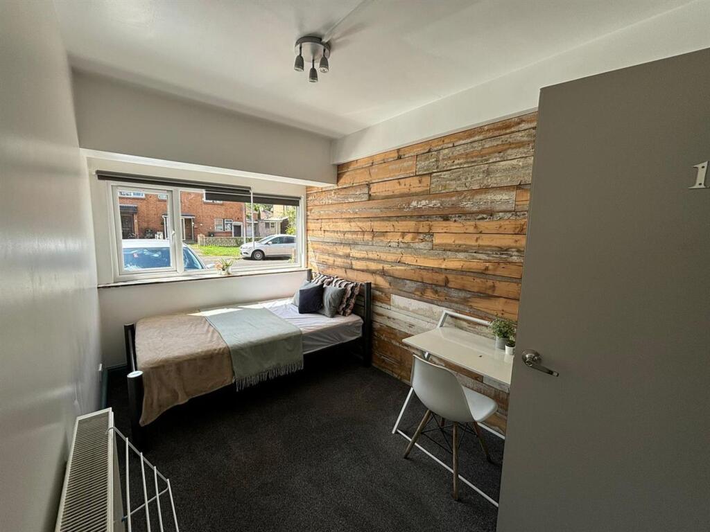Main image of property: 25 Brockworth Crescent, Bristol, BS16