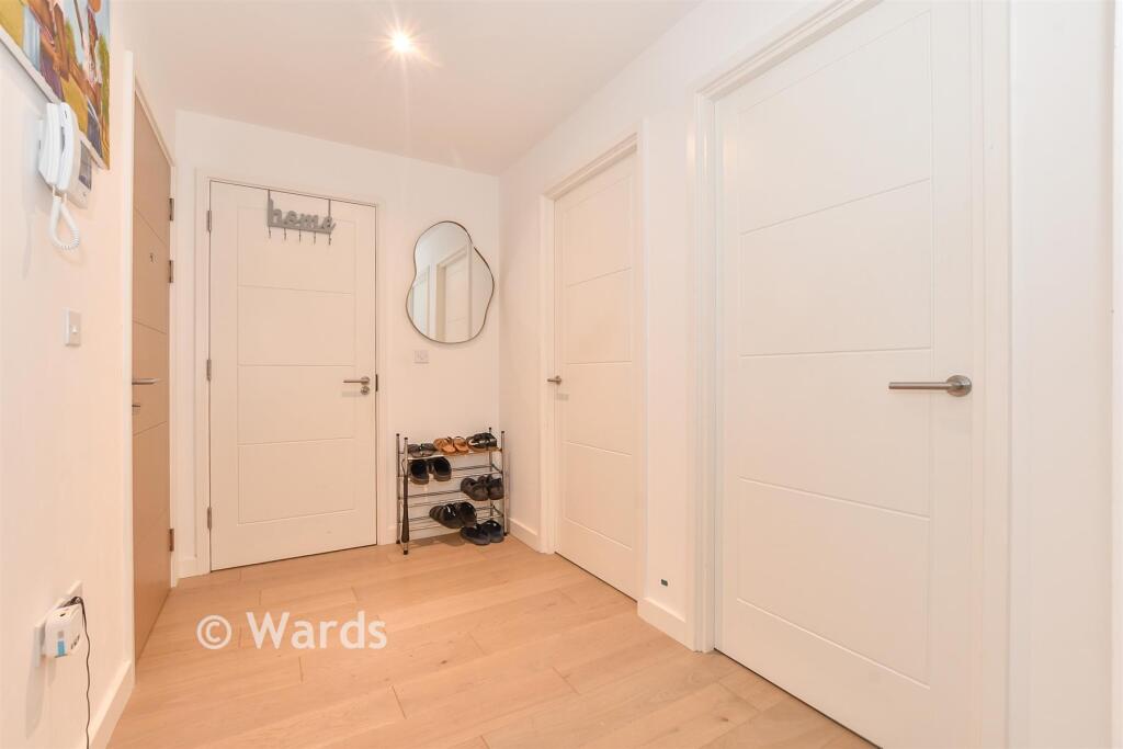 Apartment in Ashford, Kent - More