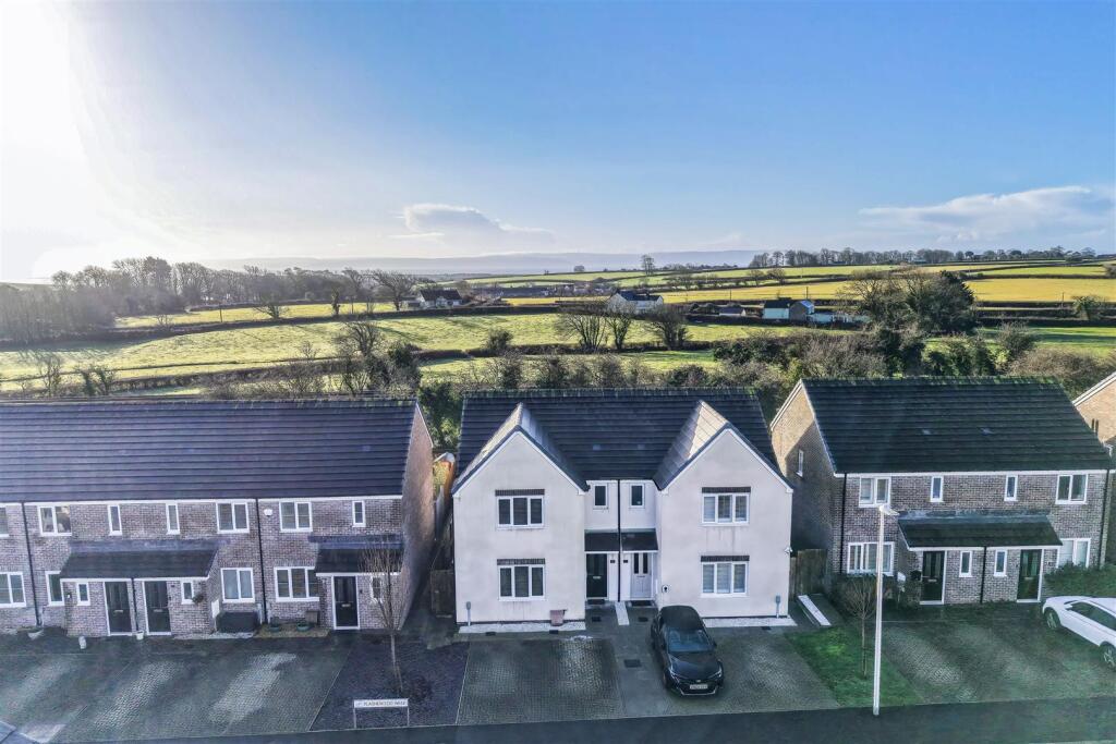 12 Plasnewydd Walk, Llantwit Major, Vale of Glamorgan, CF61 2YW photo 4