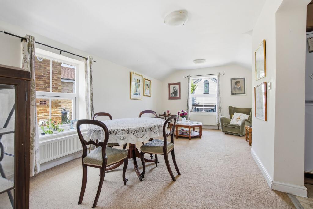 Apartment in Sunninghill - View 3