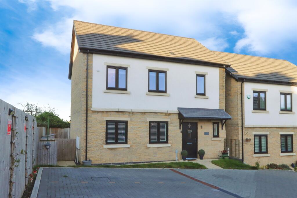 4-bed detached on Woodall Way, Killamarsh, Sheffield, £340,000